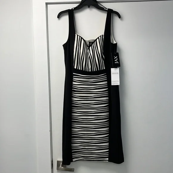 black and white cocktail dress size 14 Joanna Mastroianni Black and White Beaded Modern Cocktail Dress Chic! Size 4 For Sale at 1stDibs